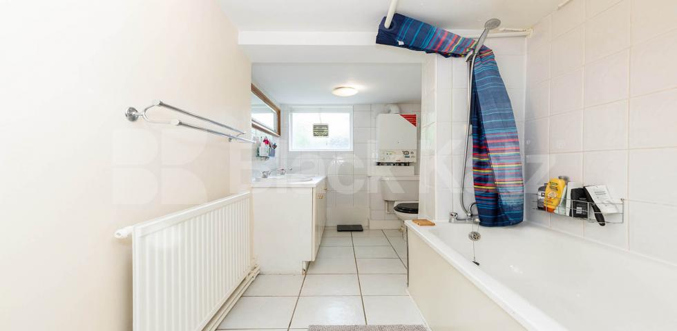 Great size one bed set within a period house. Loraine Road, Holloway